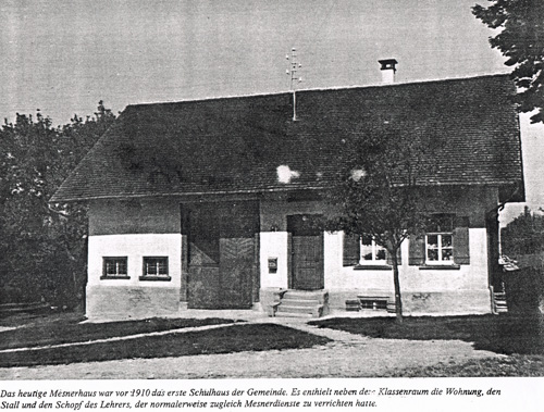 Mülhausen: Erstes von drei Schulhäusern. Aus: Eberhardzell-Füramoos, Mühlhausen, Oberessendorf. Bilder aus alter und neuer Zeit. Geiger-Verlag Horb a.N., 1984, S.59.