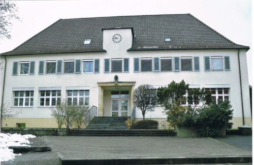 Oberzell erhielt 1934 ein neues Schulgebäude. Foto: E. Müller Gaebele (2015)